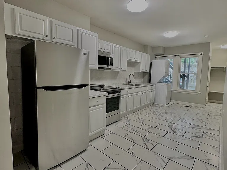151 Dewey St #1R — Photo 3