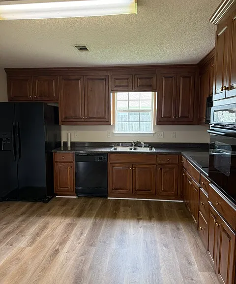 141 Millbrook Dr — Photo 6