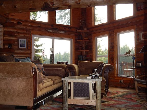 4th image of 121 NE Park Ln