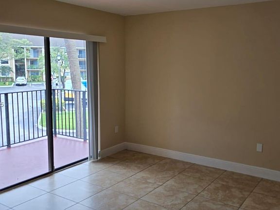 3rd image of 9491 Palm Cir S APT 201