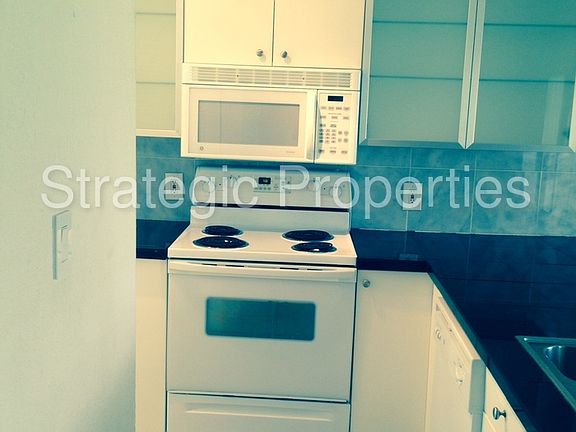 5th image of 1208 The Pointe Dr
