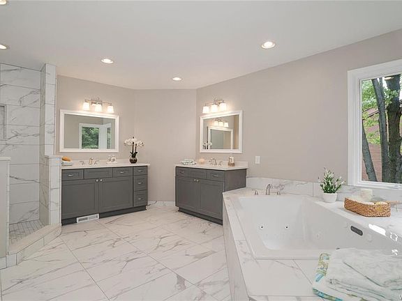 3rd image of 15 Hillsboro Dr