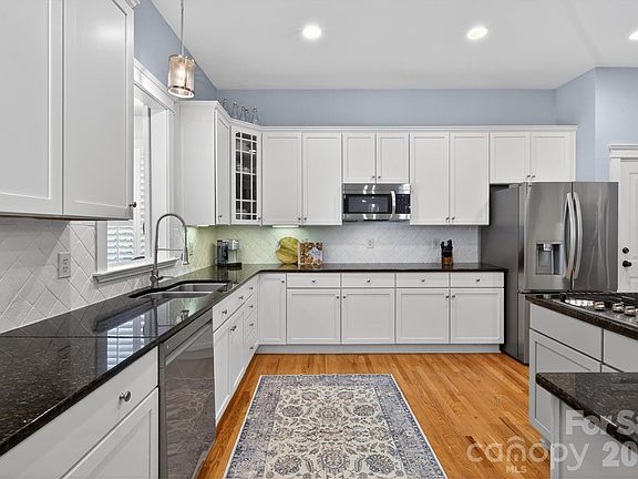 5th image of 189 Mills Ln