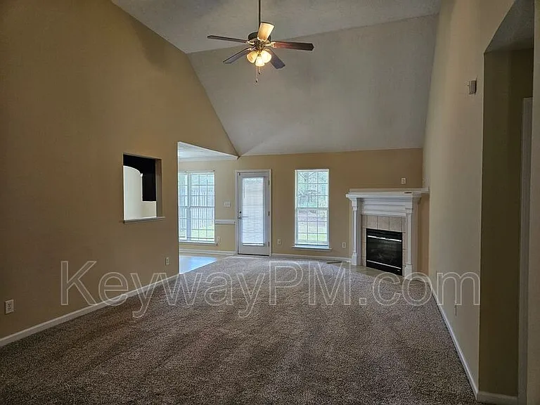 450 Lory Ln — Photo 2