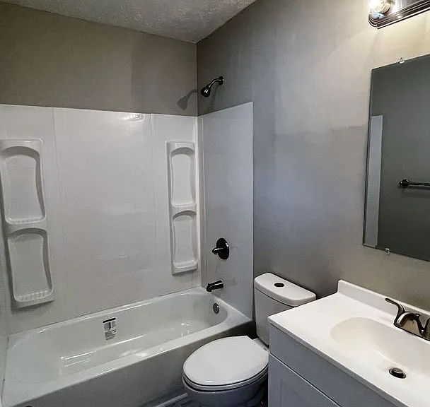 1095 Strathdon Ave — Photo 16