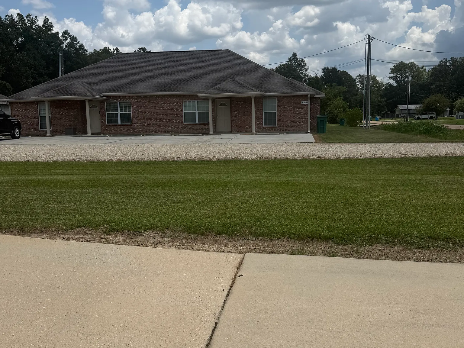 3 bed, 1300 sqft, $1,325 — Photo 1