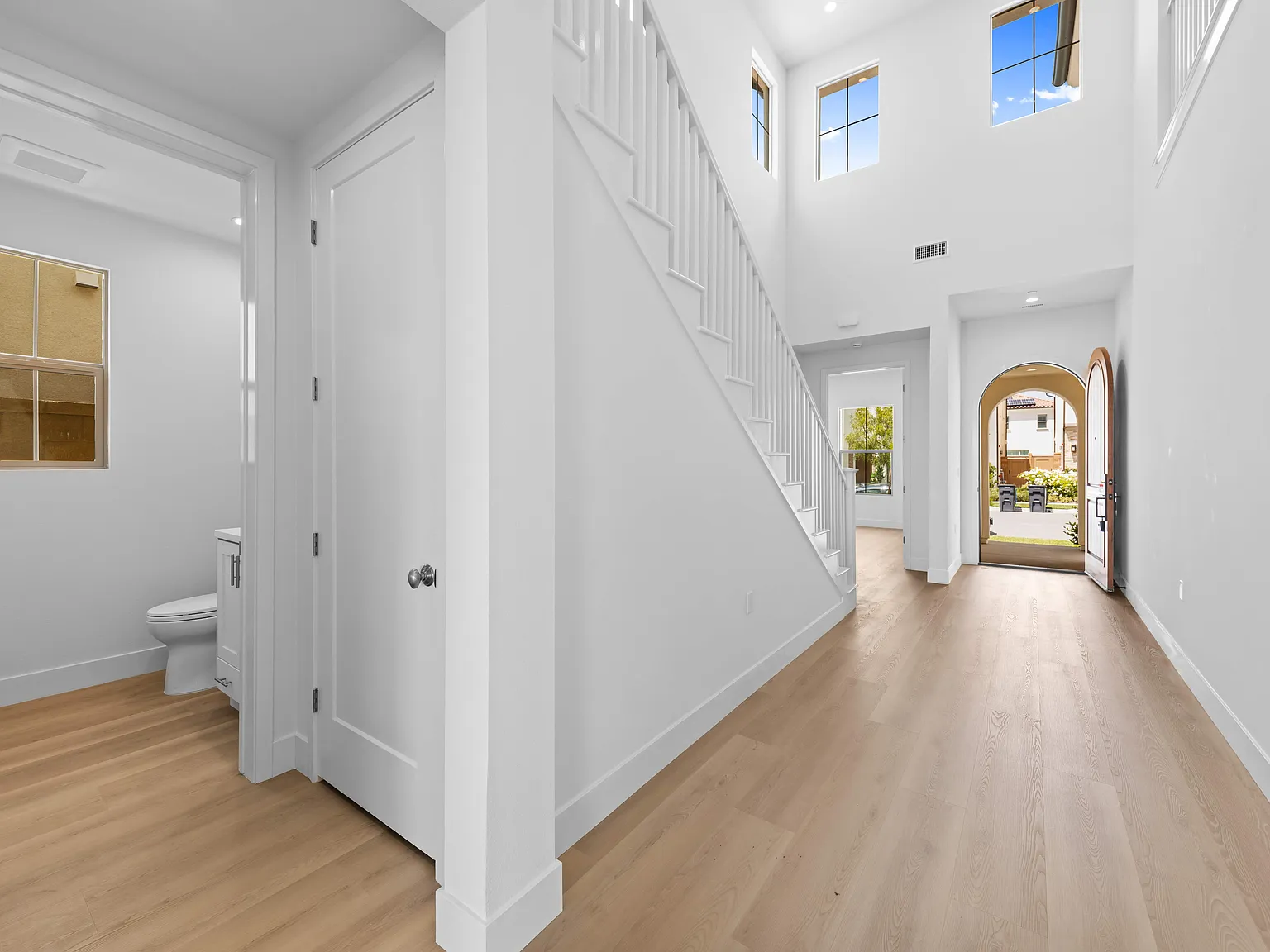 4 bed, 3.5 bath, 2840 sqft, $7,500 — Photo 3