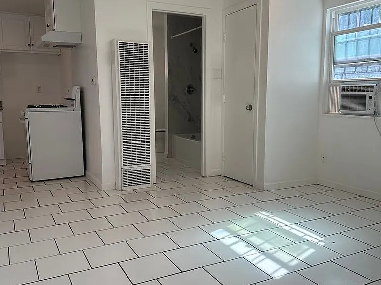 908 Glenn Ave — Photo 11