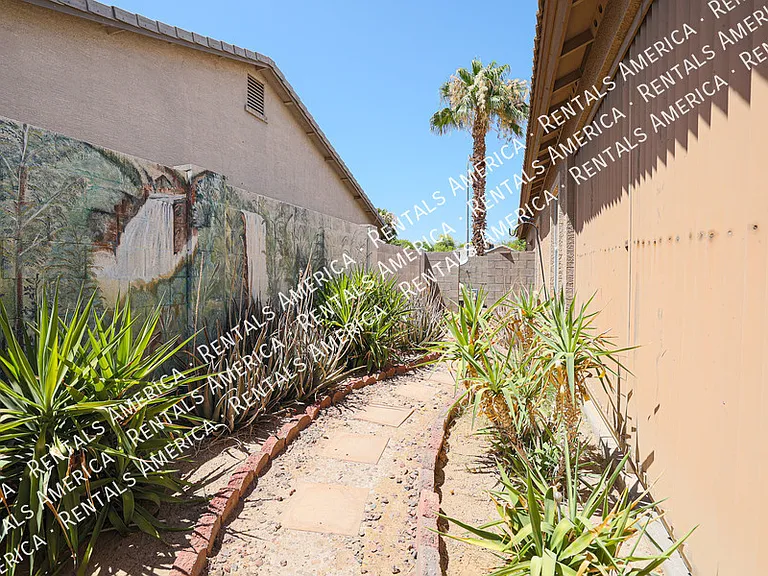 11925 W Jefferson St — Photo 36
