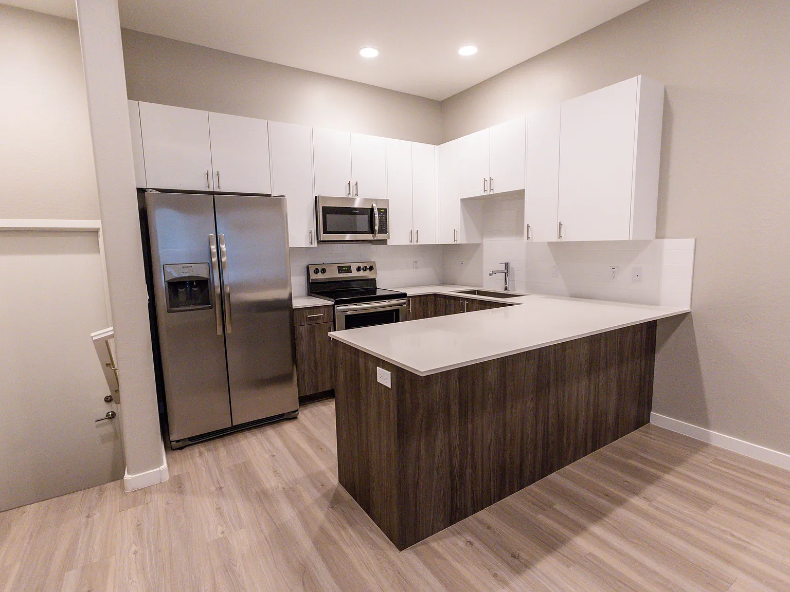 3 bed, 2.5 bath, 1426 sqft, $2,385 — Photo 2