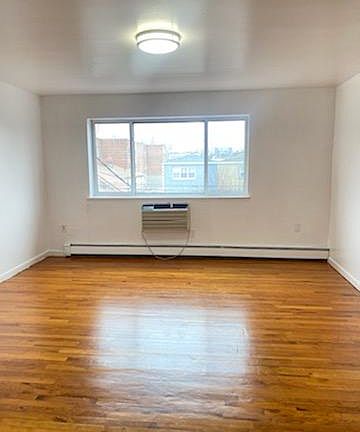 4th image of 383 Brinsmade Ave