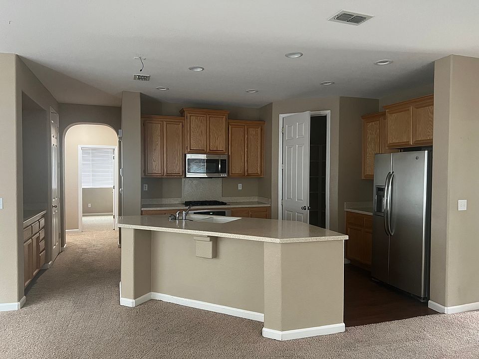 1st image of 2199 Golden Gate Dr