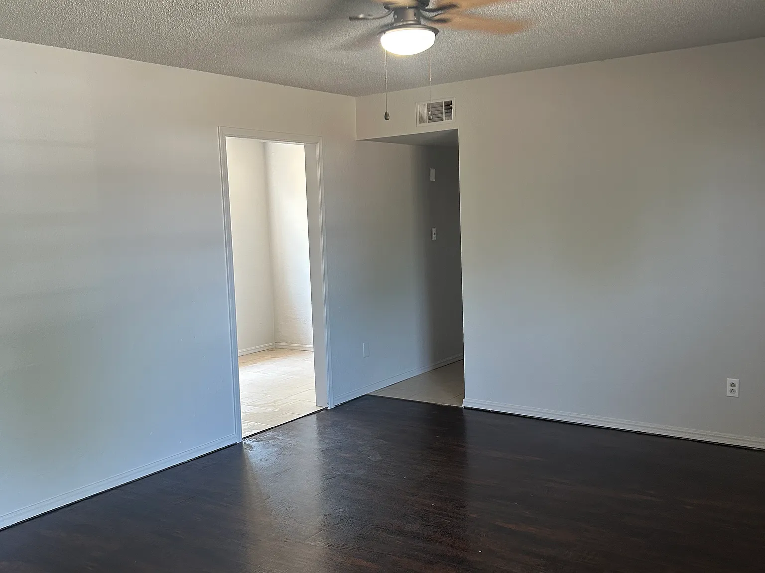 3 bed, 1038 sqft, $850 — Photo 3
