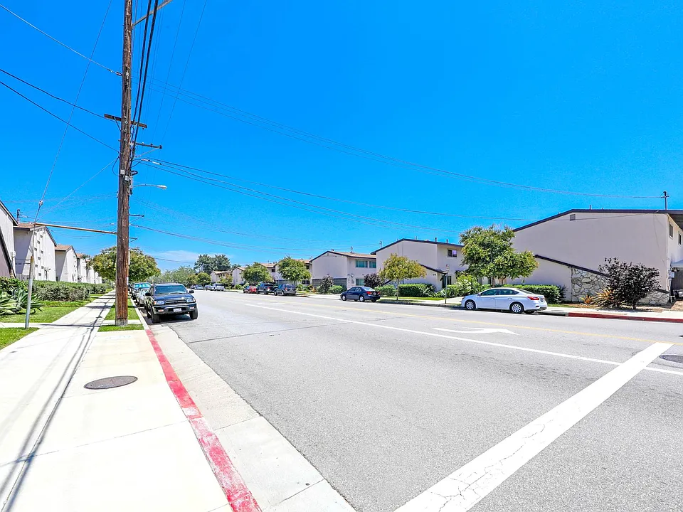 Villa Azusa Apartments