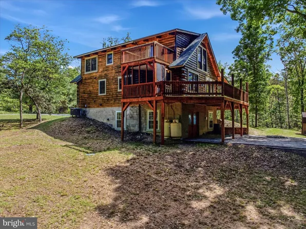 711 Cannon Dr, Berkeley Springs, WV 25411