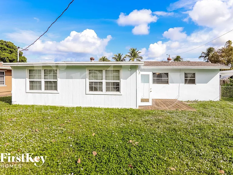 327 Azalea St — Photo 15