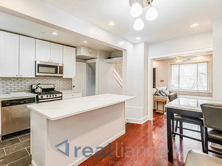 2302 E St NE — Photo 7