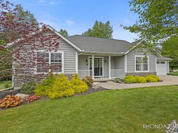 9165 Stillwater Dr, West Olive, MI 49460