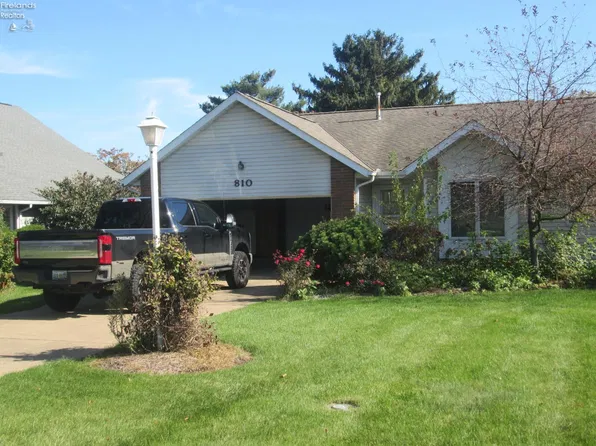 810 Martha Dr, Huron, OH 44839