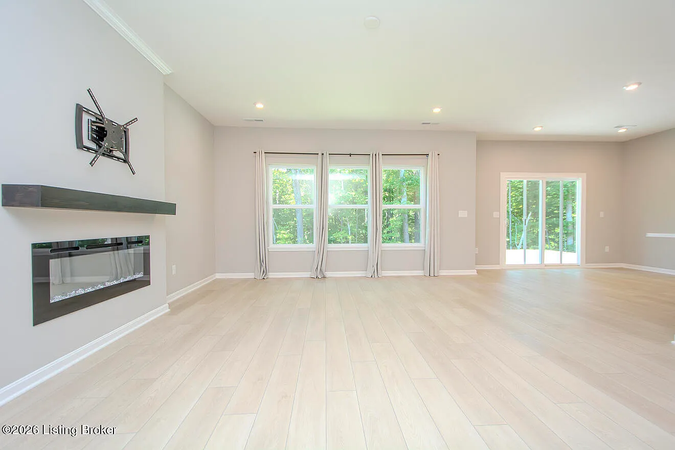 5 bed, 3.0 bath, 2829 sqft, $3,400 — Photo 3