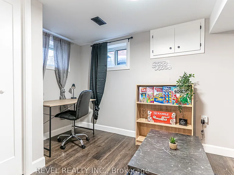783 Queensdale Ave E #LOWER — Photo 12