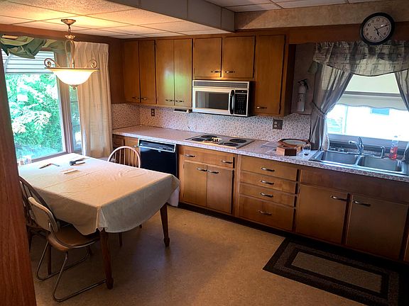 4th image of 44 Park Pl #3