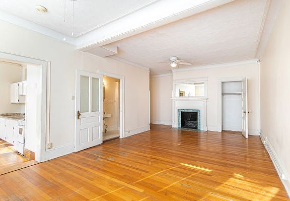 3rd image of 52 Albemarle Pl #10