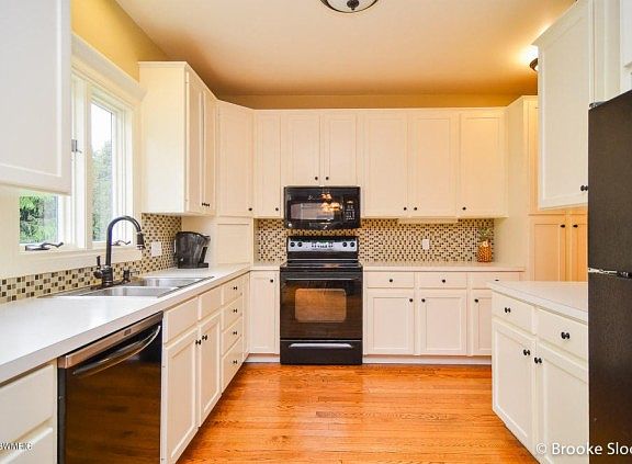 4th image of 839 Bluff Lake Dr