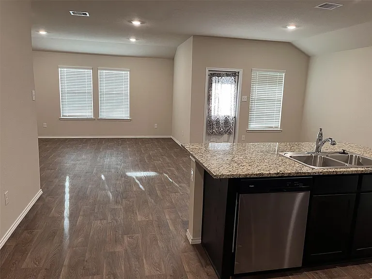 312 Comal Dr — Photo 9