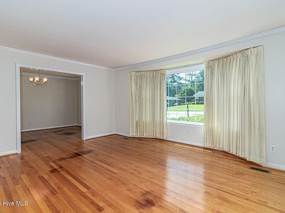 4th image of 2915 Hampshire Drive