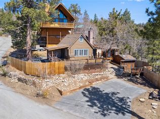 1137 Ridge Rd, Fawnskin, CA 92333