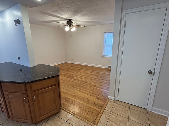 4th image of 2859 N McVicker Ave #1