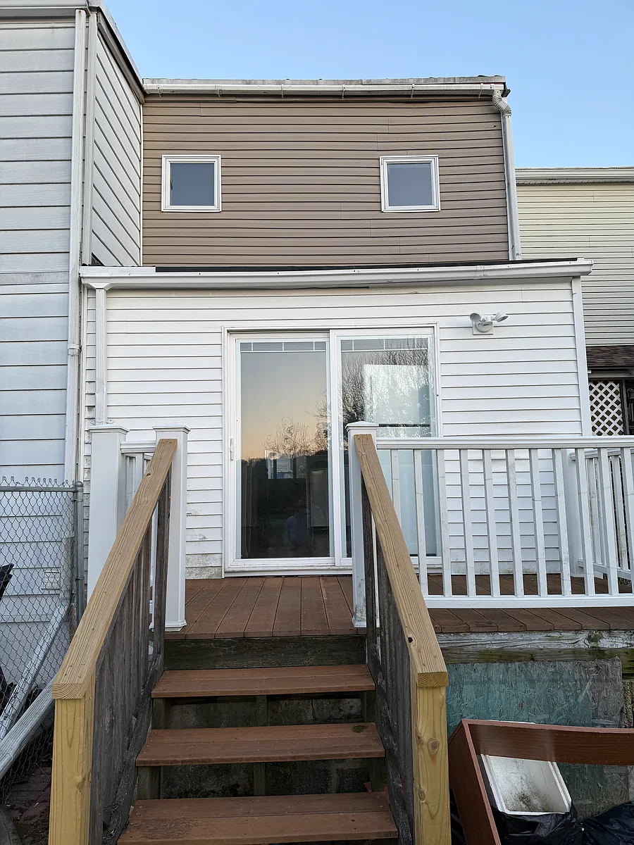 Building Photo - 206 Oak St