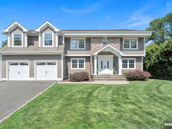 26 Windridge Dr, Caldwell, NJ 07006