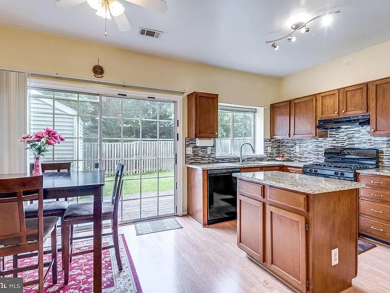 3018 McMaster Ct — Photo 8