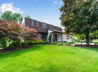 3319 Hummingbird Hill Dr, Poland, OH