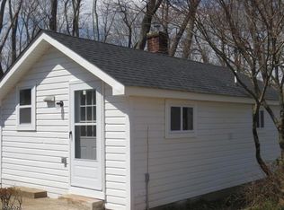 14 Brookhill Rd, Pittstown, NJ 08867