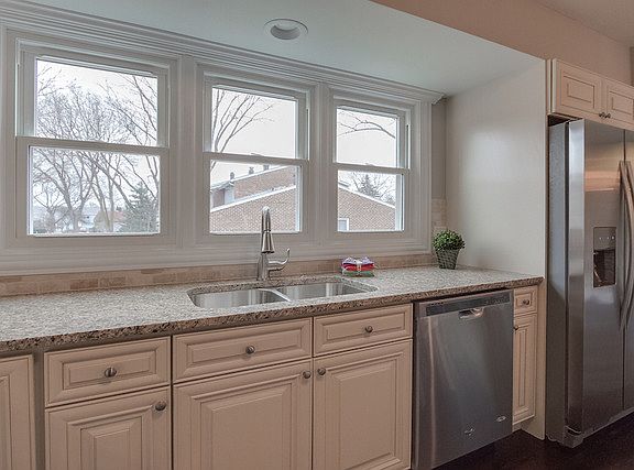 3rd image of 223 Edgewater Dr