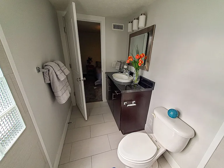 628 Park Ave — Photo 44