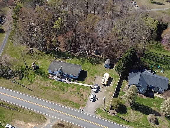 4th image of 1090 Chestnut Grove Rd