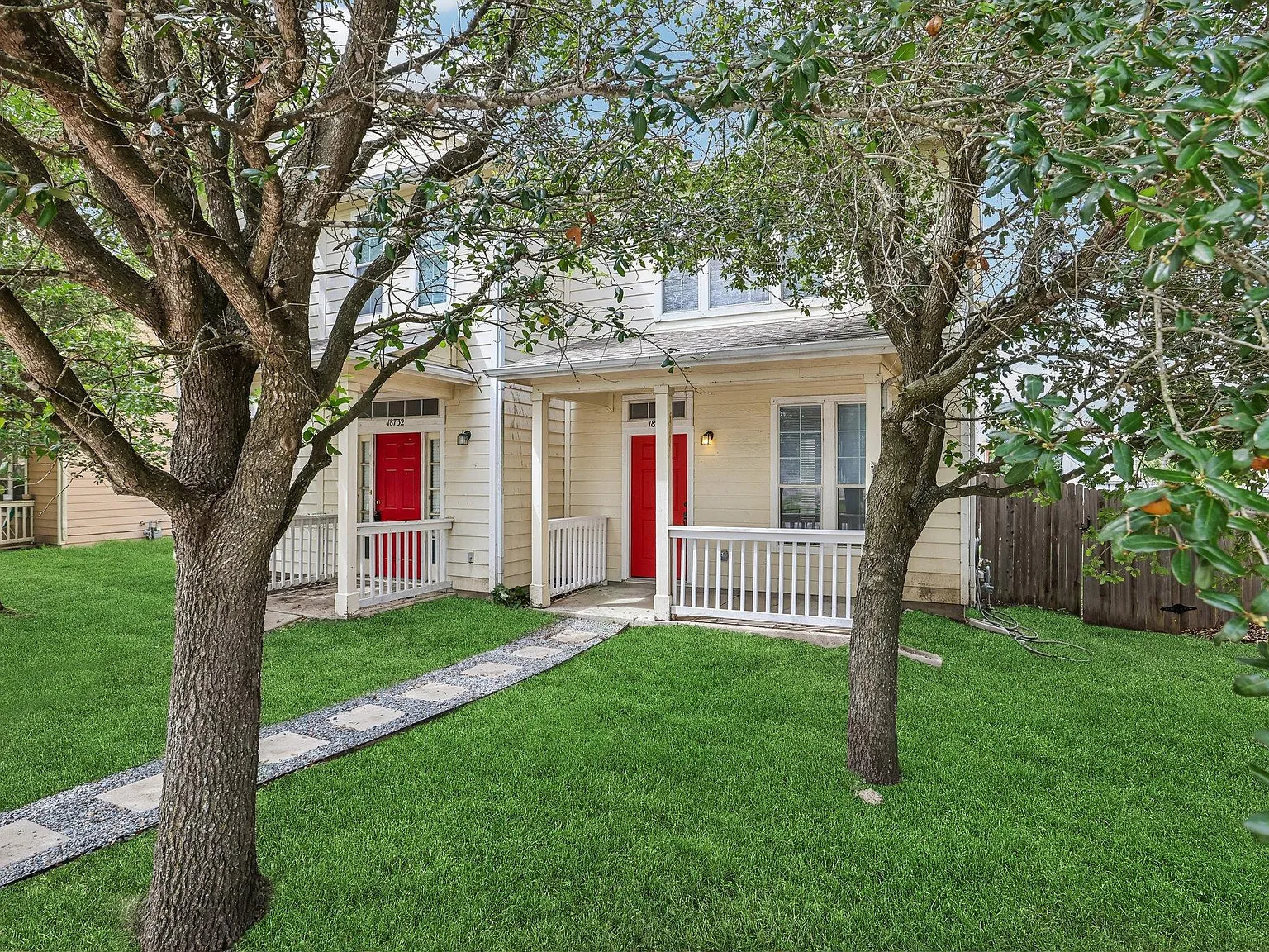 2 bed, 1.5 bath, 1116 sqft, $1,560 — Photo 2