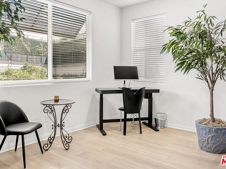 768 Daniel Freeman Cir — Photo 18