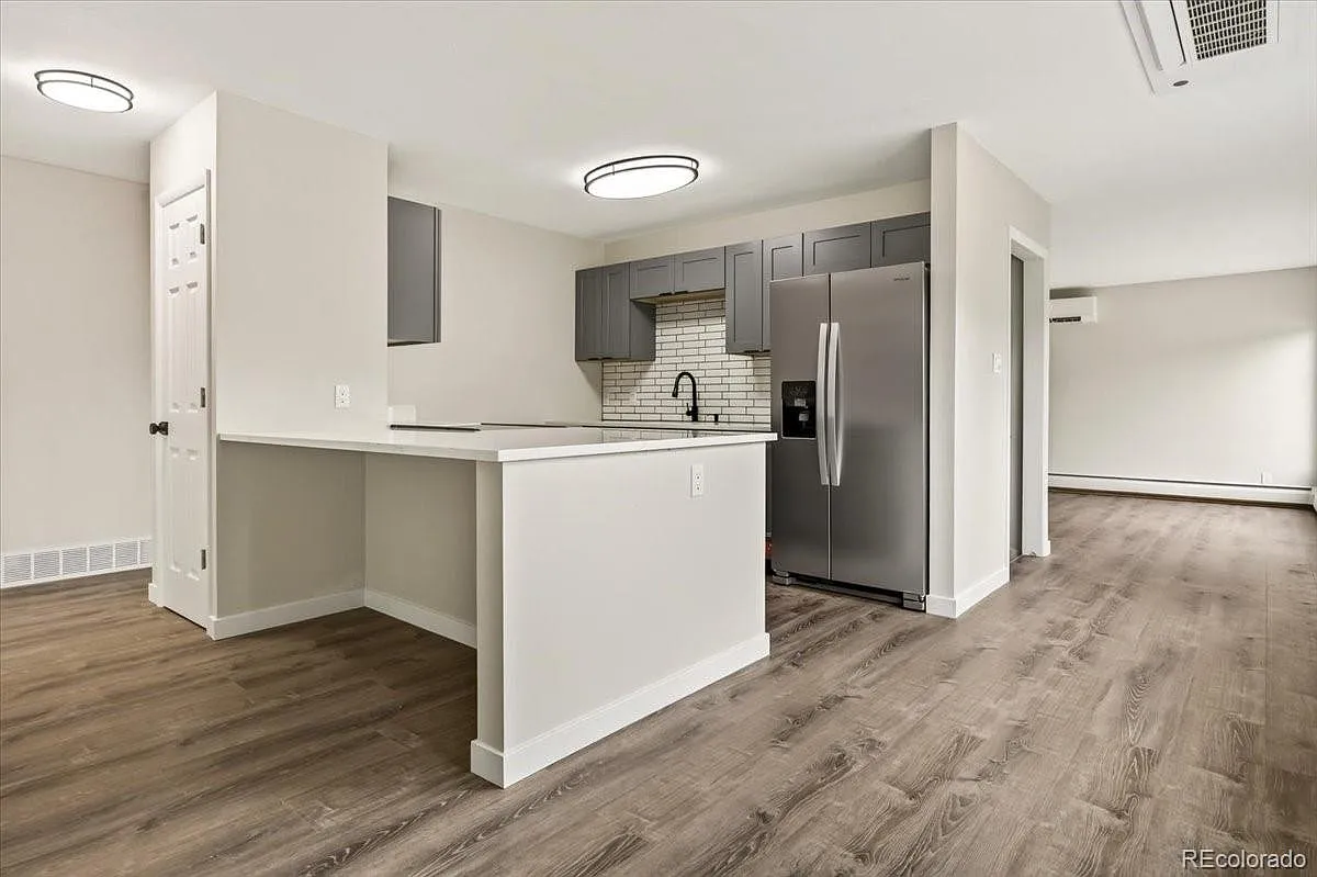 4 bed, 3.0 bath, 2817 sqft, $4,200 — Photo 4