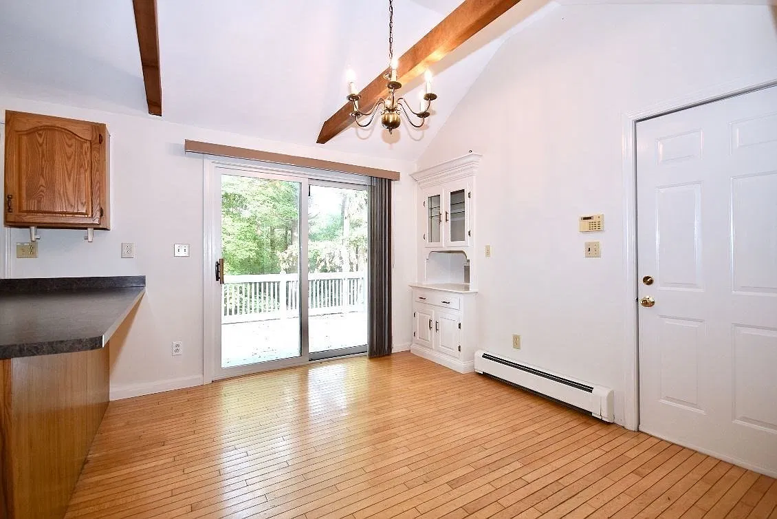 3 bed, 2.0 bath, 1118 sqft, $3,300 — Photo 4