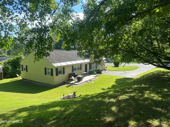 4 Beaumont Dr, Pittsfield, MA 01201