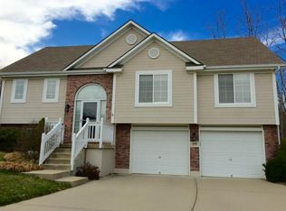 1206 Lakeview Dr, Grain Valley, MO 64029