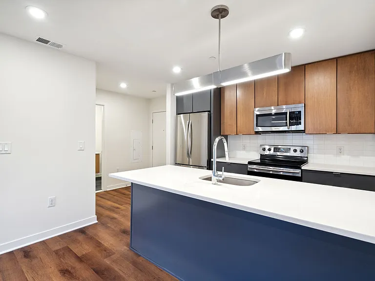 Graduate Pointe — Photo 86