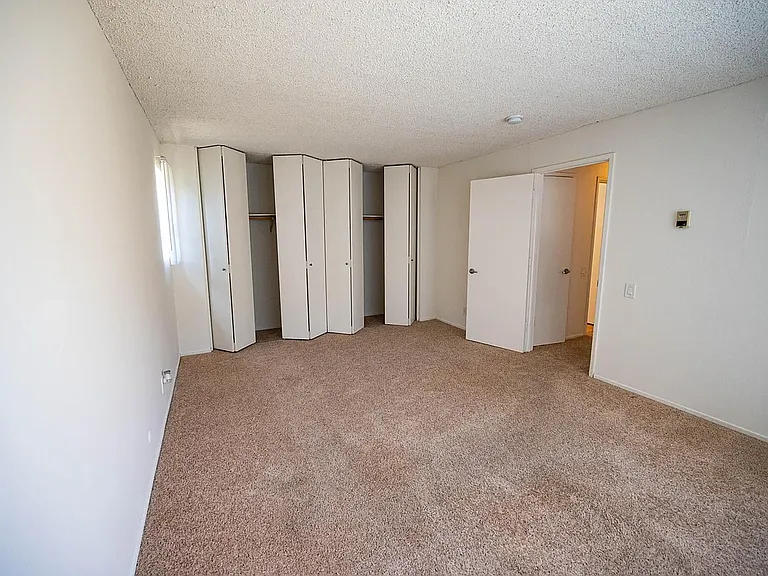 The Cedar 2+1 primary bedroom