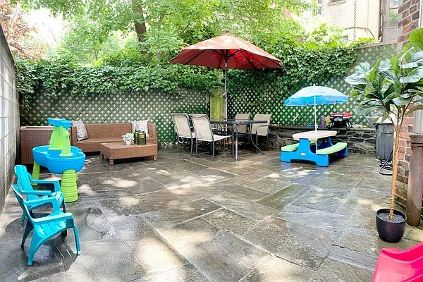 Rented by Sotheby's International Realty | media 40