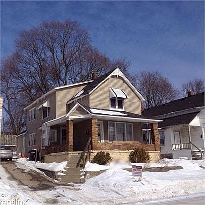 1st image of 407 Spencer St NE #1
